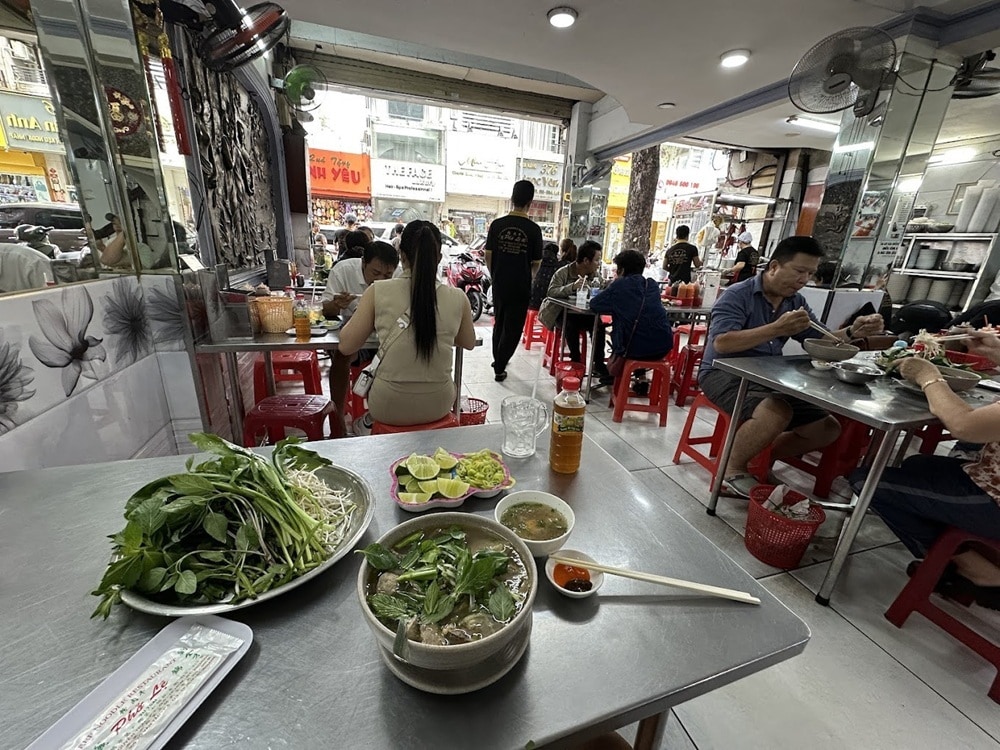 inside pho le restaurant